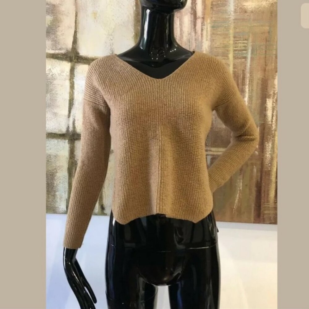 Aritzia Wilfred Free Tan Merino Wool V Neck Round Hem Sweater